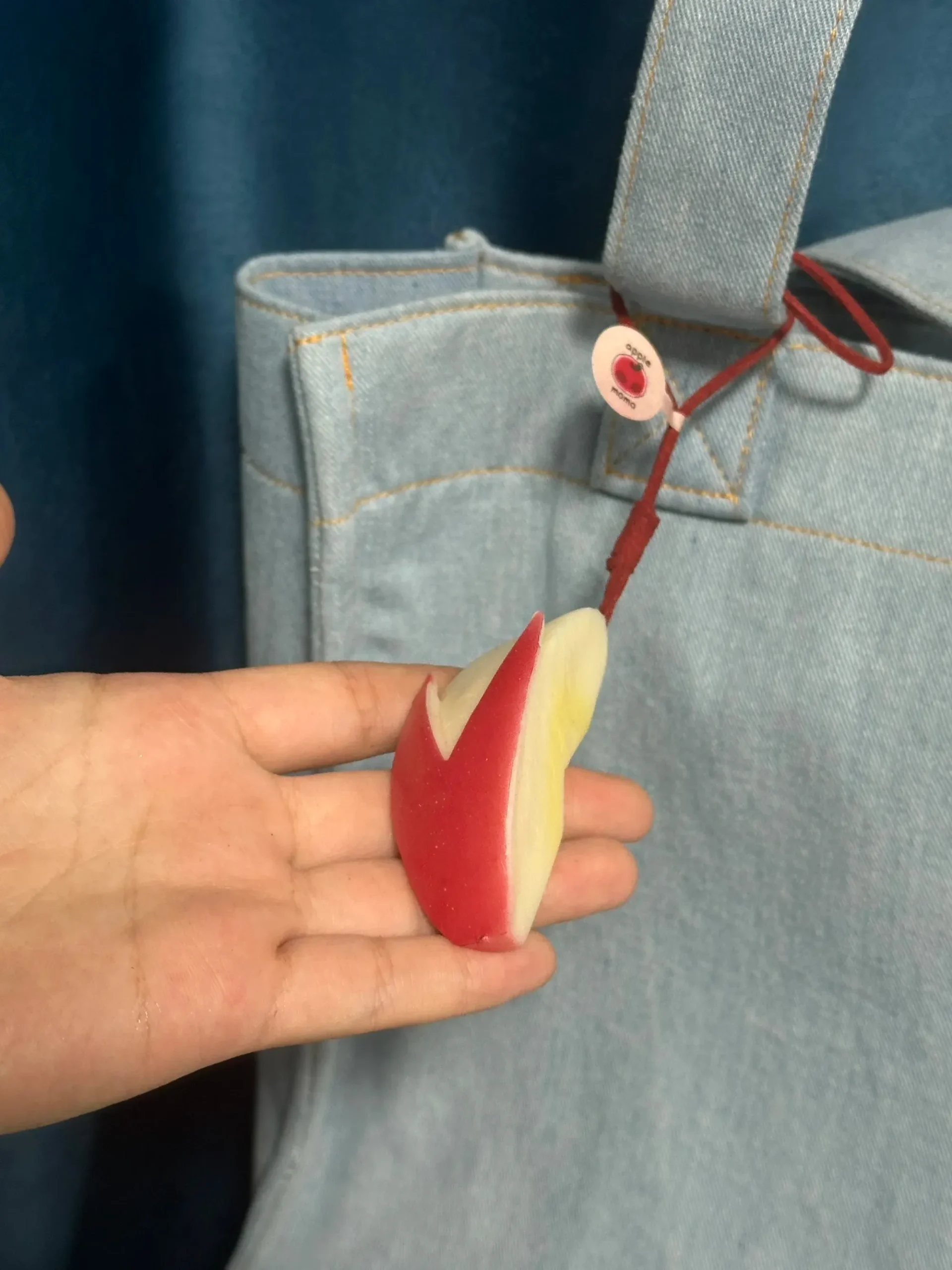 Rabbit Apple Slice Bag Charm – Handcrafted Fruit Wedge Keychain & Zipper Ornament